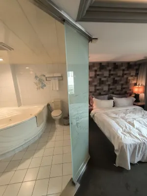 The Moon Hotel Rooms Photos