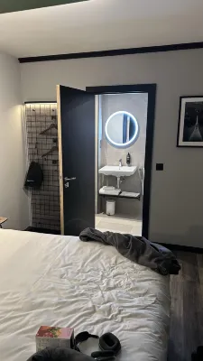 Ibis Styles London Gatwick Airport Rooms Photos