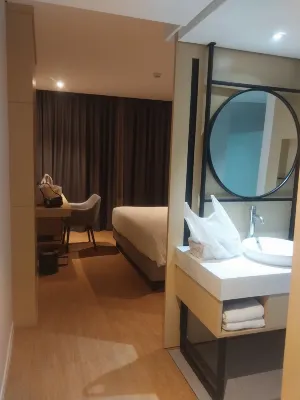 EASTERN HOTEL BOJONEGORO Kamar Photos