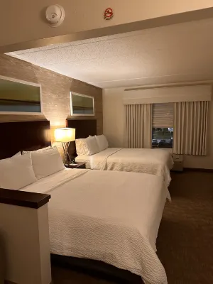 Holiday Inn Baltimore BWI Airport Rooms Photos
