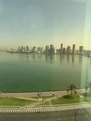 Golden Tulip Sharjah Рядом с отелем Photos