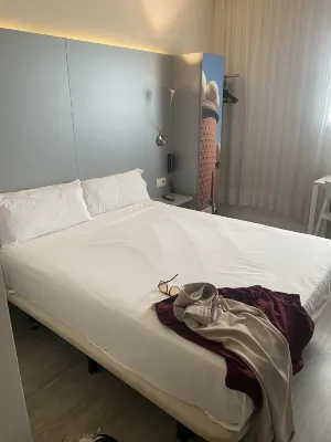 B&B Hotel Figueres Rum Photos