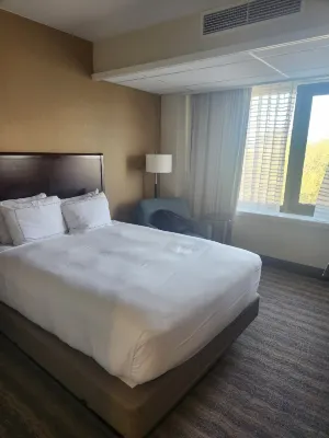 DoubleTree by Hilton Portland, or Rooms Photos