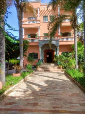 Lhostel Photos