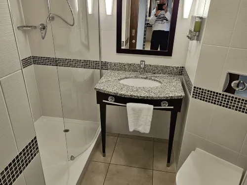 Hampton by Hilton Birmingham Broad Street Rooms Photos