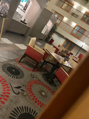 Embassy Suites by Hilton Chicago O'Hare Rosemont Photos