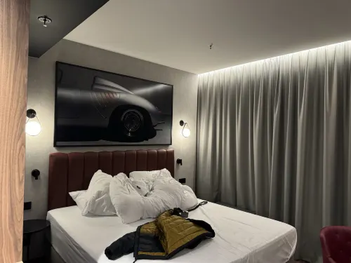 Radisson Blu Hotel at Porsche Design Tower Chambres Photos