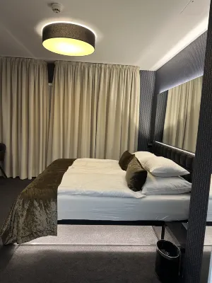 Hotel Mucha Rooms Photos
