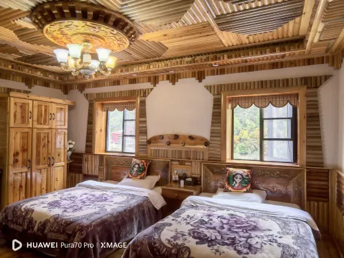 Cailin Holiday Manor Photos