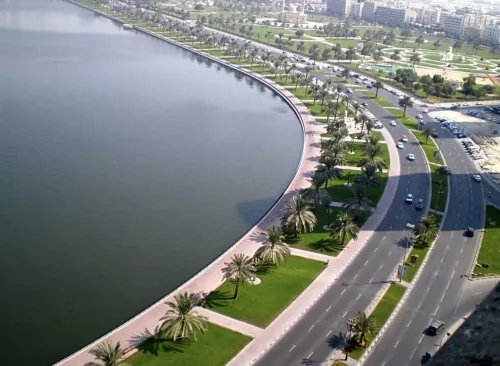 Golden Tulip Sharjah Рядом с отелем Photos