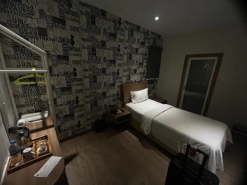 Kama Hotel Kamar Photos