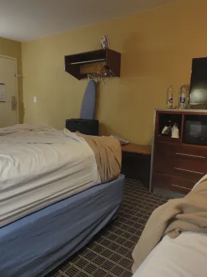 Days Inn by Wyndham Windsor Locks / Bradley Intl Airport Rooms Photos