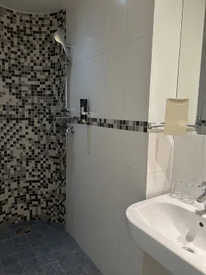 Leonardo Hotel Antwerp the Plaza Rooms Photos