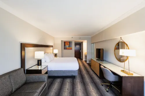 Crowne Plaza Edison Rooms Photos