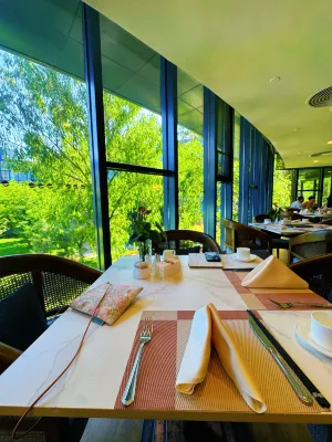 The Lakeview Hotel Ăn uống Photos