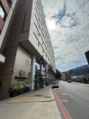 DoubleTree by Hilton London Victoria Exterior Photos