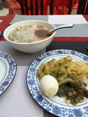 We House Guest House Makanan Photos