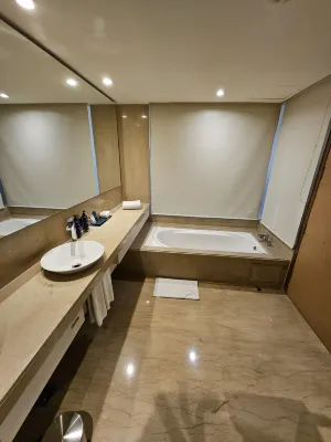 Radisson Blu Plaza Hotel Hyderabad Banjara Hills Rooms Photos