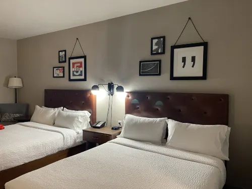 Delta Hotels Calgary Downtown Rooms Photos
