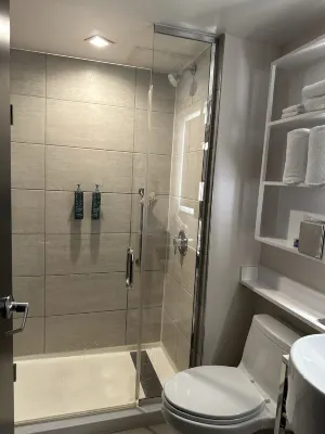 Doubletree by Hilton New York Times Square West Rooms Photos
