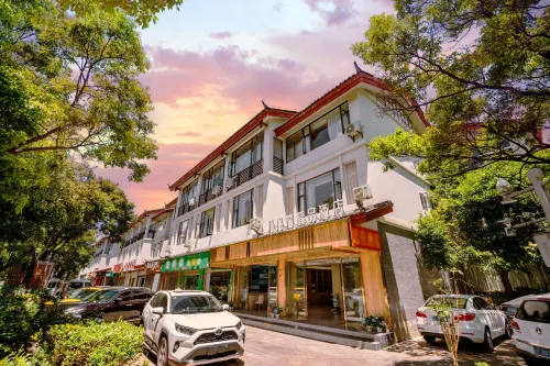 Moon Bay Boutique Hotel Exterior Photos