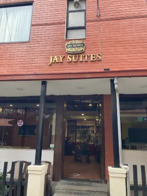Hotel Jay Suites Außen Photos