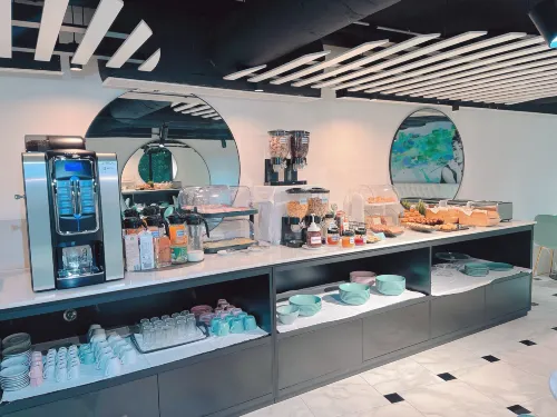 Lisbon City Hollywood Hotel by City Hotels Dining Photos