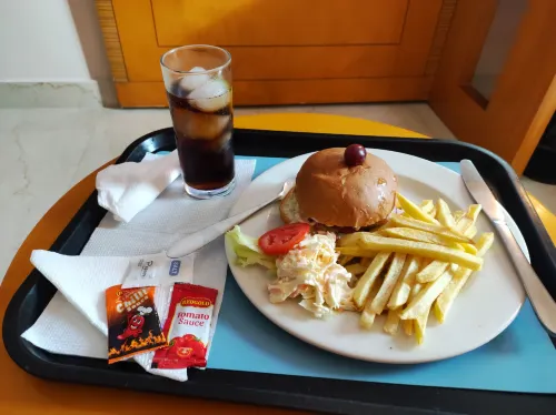 Holiday Inn Dar ES Salaam City Centre Restauration Photos