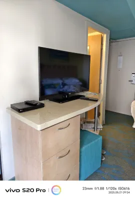 Aston Waikiki Circle Hotel Rooms Photos