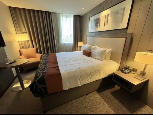 Clayton Hotel Chiswick Rooms Photos