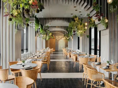 Regal Oriental Hotel Restauration Photos