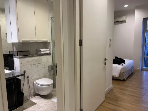 THE FACE Suites Hotel Kamar Photos