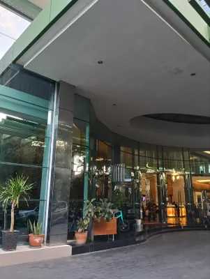 Hotel Santika Tasikmalaya Öffentliche Flächen Photos