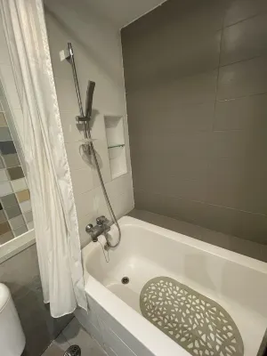 Prom Hotel Kamar Photos