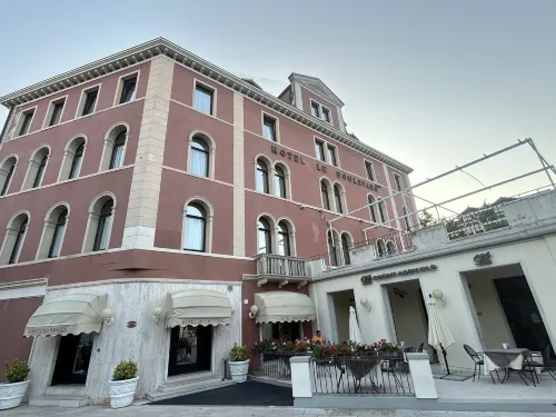 Hotel le Boulevard Exterior Photos