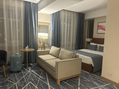 Ramada by Wyndham Astana Zimmer Photos