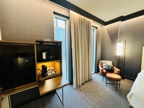 Courtyard Calgary Downtown Rooms Photos
