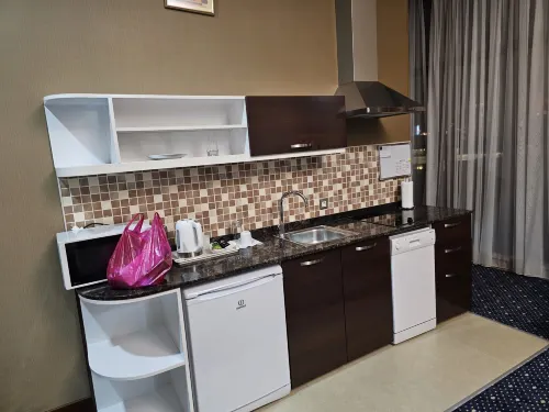Parkside Hotel & Apartments Photos
