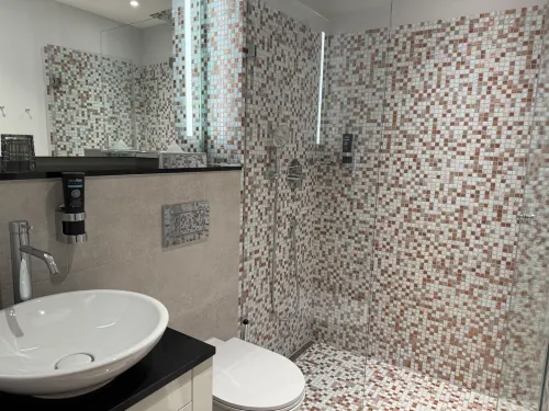 Leonardo Hotel Zurich Airport Rooms Photos