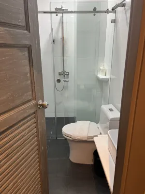 Hataara Kamar Photos