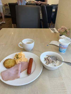 Promenade City Hotel Dining Photos