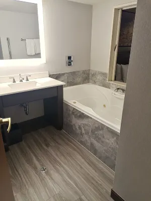 Niagara Falls Marriott Fallsview Hotel & Spa Rooms Photos