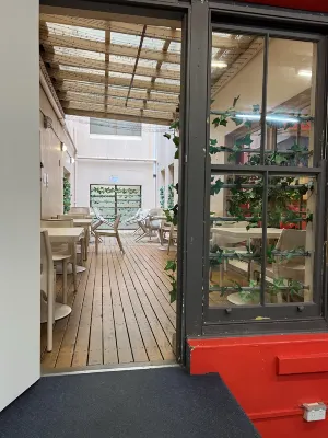 Maze Backpackers - Sydney Photos