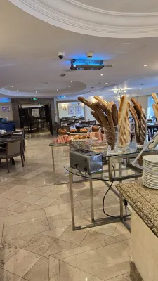 Sheraton Khalidiya Hotel Питание Photos