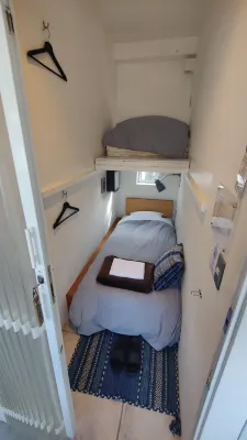 Route - Cafe and Petit Hostel Rooms Photos