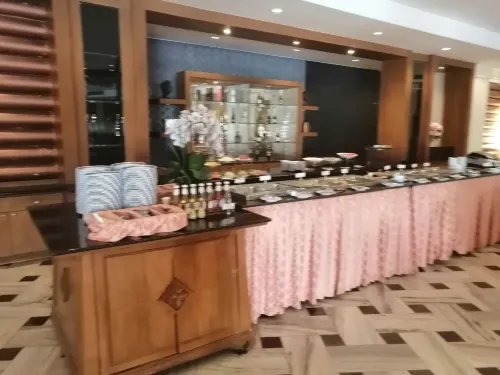 Royal Palace Hotel Dining Photos
