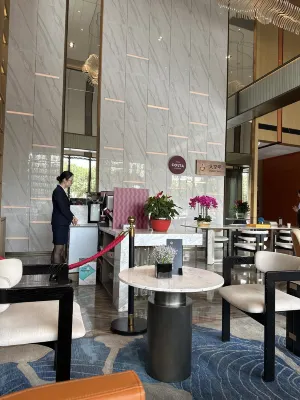 The Emperor Hotel Makanan Photos