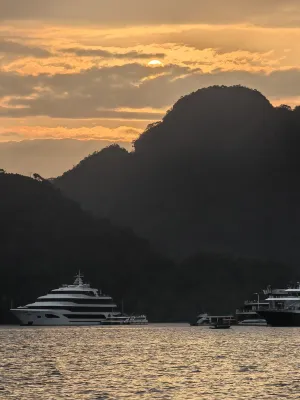 Dora Cruise Рядом с отелем Photos