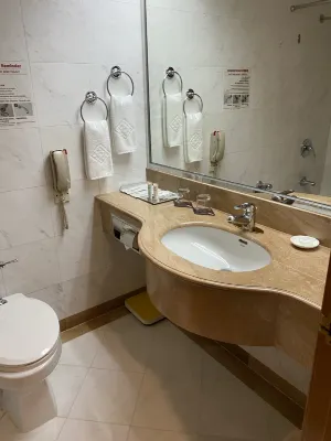 Golden Crown China Hotel Rooms Photos