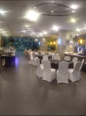 Sky Hotel Restauration Photos